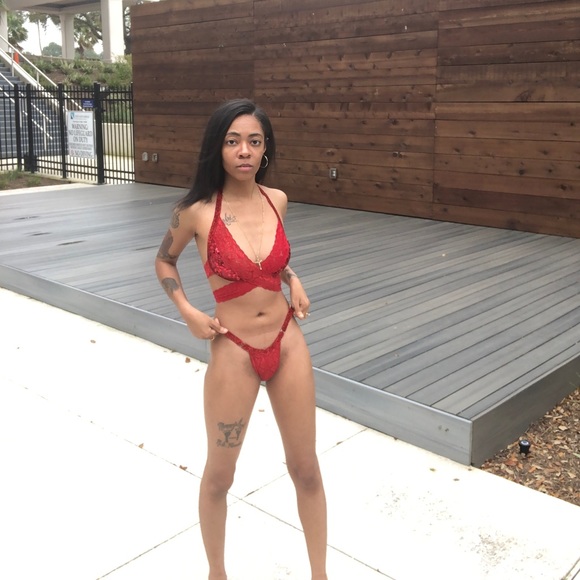 Meet your Posher, Ariana - Picture 1 of 1